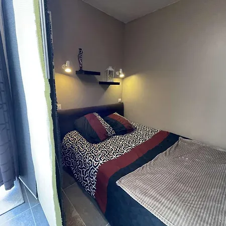 아파트 Confortable Avec Terrasse Et Parking A 300m De La - Fr-1-224c-236 *